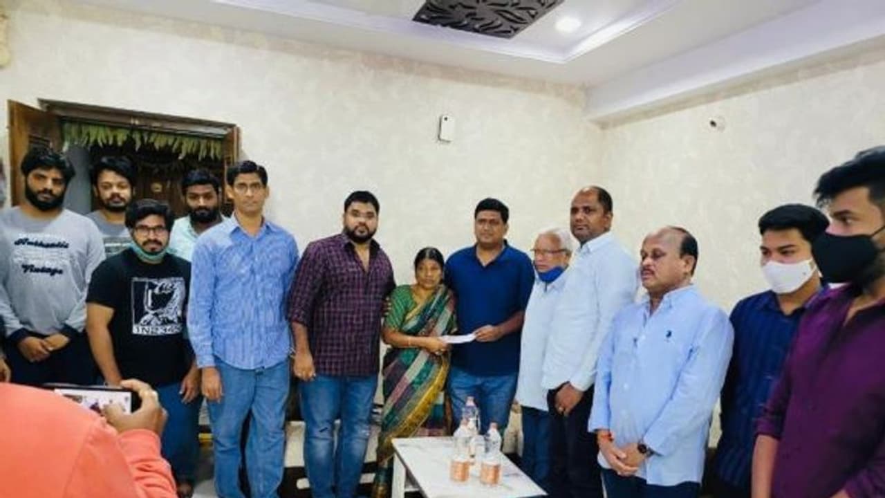 అమెరికాలో కొడుకు మృతి... కడుపుకోతకు గురైన తల్లికి అండగా నిలిచిన టిఆర్ఎస్ యూఎస్ఏ