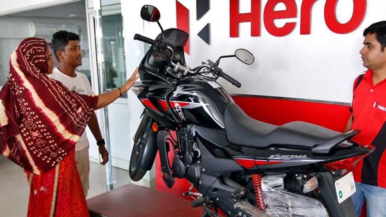 Hero MotoCorp के वाहन जीरो डाउन पेमेंट पर खरीदें, नहीं देना होगा ब्याज, आधार कार्ड दिखाकर ले जाएं वाहन Hero MotoCorp के वाहन जीरो डाउन पेमेंट पर खरीदें, नहीं देना होगा ब्याज, आधार कार्ड दिखाकर ले जाएं वाहन