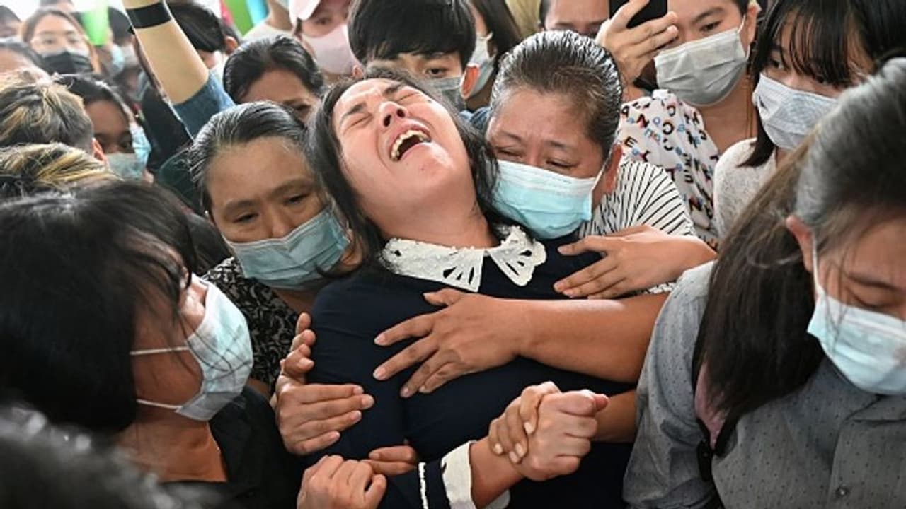 మయన్మార్లో మరో దారుణం.. సుమారు 30 మంది ఊచకోత.. సగం కాలిన శవాలు మయన్మార్లో మరో దారుణం.. సుమారు 30 మంది ఊచకోత.. సగం కాలిన శవాలు