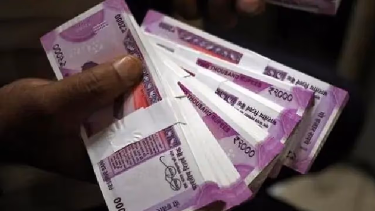 Lottery Winner চায়ের দোকানি থেকে রাতারাতি কোটিপতি, স্বপ্নের মত গল্প মুর্শিদাবাদে Lottery Winner চায়ের দোকানি থেকে রাতারাতি কোটিপতি, স্বপ্নের মত গল্প মুর্শিদাবাদে