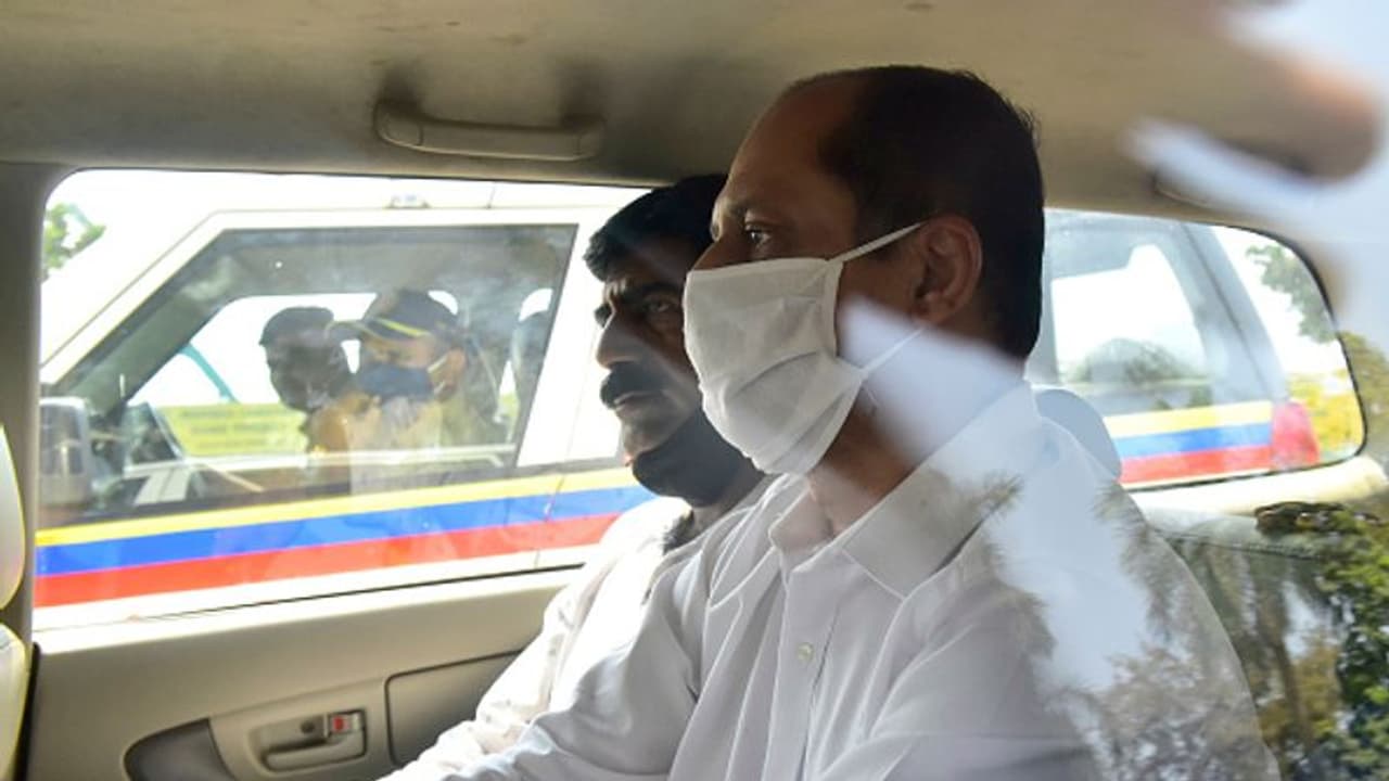 ಮುಂಬೈನ 5 ಸ್ಟಾರ್ ಹೋಟೆಲಲ್ಲಿ ಕುಳಿತು ವಾಝೆ ಹಫ್ತಾ ದಂಧೆ! ಮುಂಬೈನ 5 ಸ್ಟಾರ್ ಹೋಟೆಲಲ್ಲಿ ಕುಳಿತು ವಾಝೆ ಹಫ್ತಾ ದಂಧೆ!