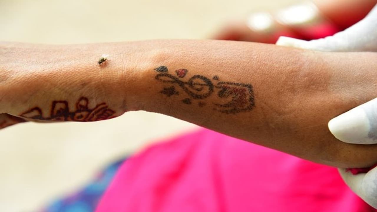 కిరాతకం: యువకున్ని చంపి... చేతులు నరికి బస్తాలో వేసుకుని వెళ్తూ...