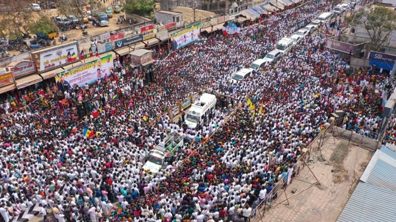ஈபிஎஸ் பிரச்சாரத்தில் குலுங்கிய மதுரை,அமமுக அவ்வளவுதானா? ஈபிஎஸ் பிரச்சாரத்தில் குலுங்கிய மதுரை,அமமுக அவ்வளவுதானா?