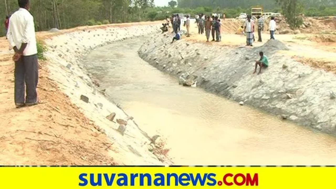 ಬೆಳೆಗಳಿಗೆ ಕಂಟಕವಾದ ನೀರು : ರೈತರಲ್ಲಿ ಆತಂಕ ಬೆಳೆಗಳಿಗೆ ಕಂಟಕವಾದ ನೀರು : ರೈತರಲ್ಲಿ ಆತಂಕ