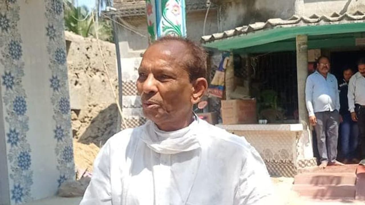 কাঁথি পুরসভায় সবুজ ঝড়, অধিকারীদের ধাক্কা, 'বিরোধীদের প্রয়োজন', বললেন অখিল গিরি কাঁথি পুরসভায় সবুজ ঝড়, অধিকারীদের ধাক্কা, 'বিরোধীদের প্রয়োজন', বললেন অখিল গিরি