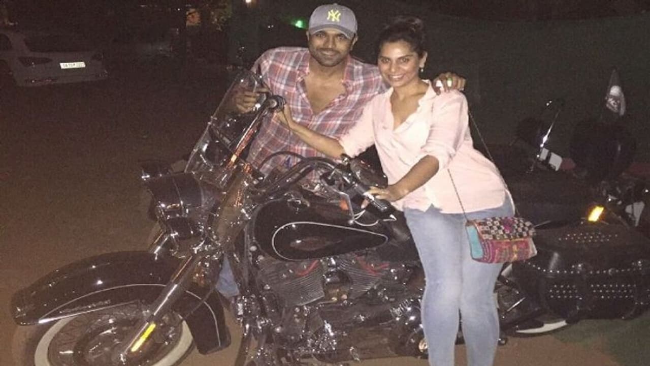 తనని చరణ్ అలా ఆకర్షించాడంటూ అరుదైన ఫోటోని పంచుకున్న ఉపాసన తనని చరణ్ అలా ఆకర్షించాడంటూ అరుదైన ఫోటోని పంచుకున్న ఉపాసన