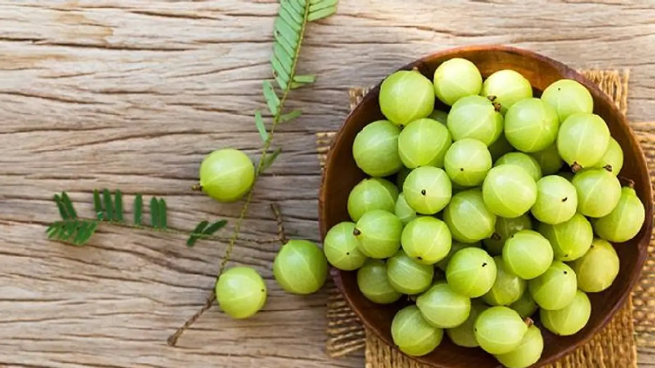 തലമുടി കൊഴിച്ചില് തടയാന് പരീക്ഷിക്കാം നെല്ലിക്ക കൊണ്ടുള്ള ഈ ഹെയര് മാസ്ക്കുകൾ തലമുടി കൊഴിച്ചില് തടയാന് പരീക്ഷിക്കാം നെല്ലിക്ക കൊണ്ടുള്ള ഈ ഹെയര് മാസ്ക്കുകൾ