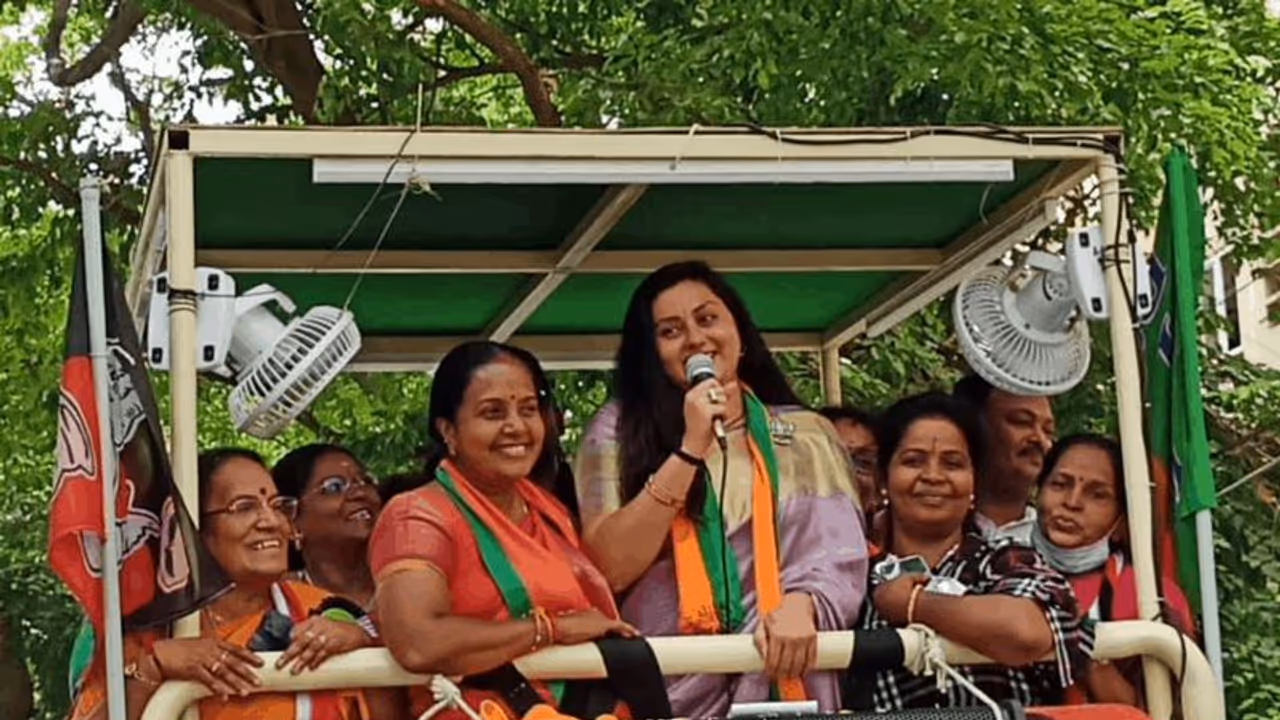 மச்சான்ஸ் தாமரைக்கு ஓட்டு போடுங்க... வானதி சீனிவாசனுக்கு ஆதரவாக களத்தில் குதித்த நமீதா...!