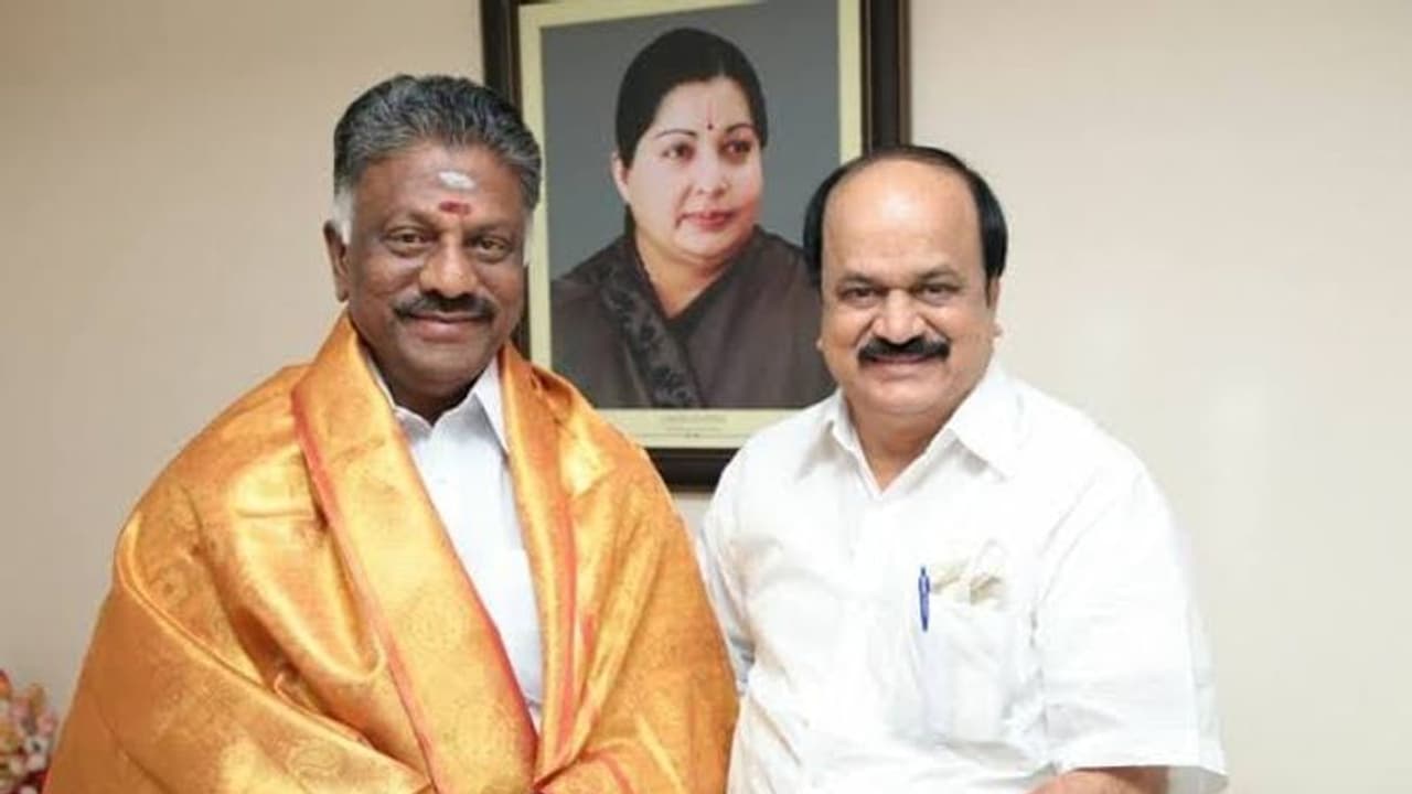 சசிகலாவை அதிமுகவில் சேர்ப்பது பற்றி ஓபிஎஸ் பேசியது சரிதான்.. அதகளப்படுத்தும் ஜே.சி.டி.பிரபாகர்..!