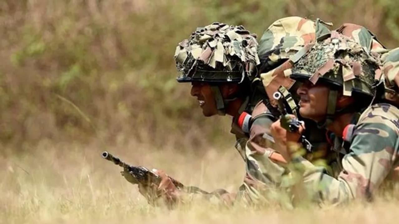 പുൽവാമയിൽ സൈന്യവും ഭീകരരും തമ്മിൽ ഏറ്റുമുട്ടൽ; മൂന്ന് ലഷ്കർ ഭീകരരെ വധിച്ചു പുൽവാമയിൽ സൈന്യവും ഭീകരരും തമ്മിൽ ഏറ്റുമുട്ടൽ; മൂന്ന് ലഷ്കർ ഭീകരരെ വധിച്ചു