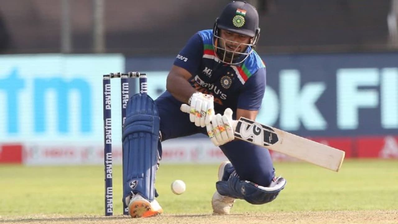 IND vs SA 2nd ODI: ऋषभ पंत ने खेली अपने वनडे करियर की सबसे बड़ी पारी, विराट पहली बार ODI में हुए 0 पर आउट IND vs SA 2nd ODI: ऋषभ पंत ने खेली अपने वनडे करियर की सबसे बड़ी पारी, विराट पहली बार ODI में हुए 0 पर आउट