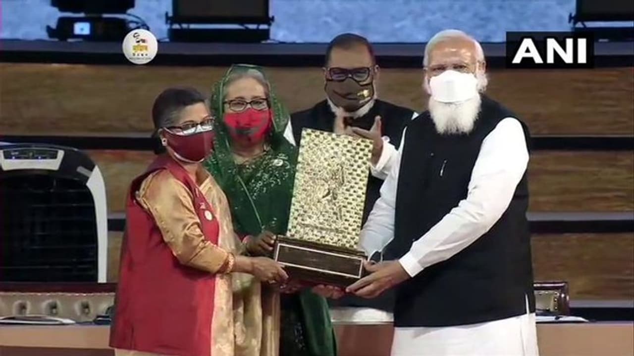 ಬಾಂಗ್ಲಾ ವಿಮೋಚನೆಗೆ ಮೋದಿ ಸತ್ಯಾಗ್ರಹ ಸತ್ಯ; ಟೀಕಿಸಿದವರಿಗೆ ದಾಖಲೆ ಸಮೇತ ಉತ್ತರ! ಬಾಂಗ್ಲಾ ವಿಮೋಚನೆಗೆ ಮೋದಿ ಸತ್ಯಾಗ್ರಹ ಸತ್ಯ; ಟೀಕಿಸಿದವರಿಗೆ ದಾಖಲೆ ಸಮೇತ ಉತ್ತರ!