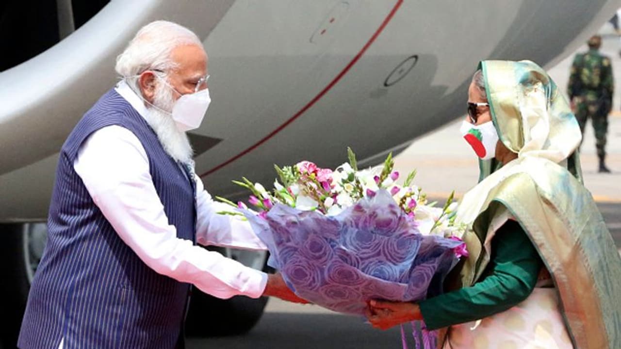 మోడీ బంగ్లాదేశ్ పర్యటన: భారీగా నిరసనలు, నలుగురు ఆందోళనకారులు మృతి