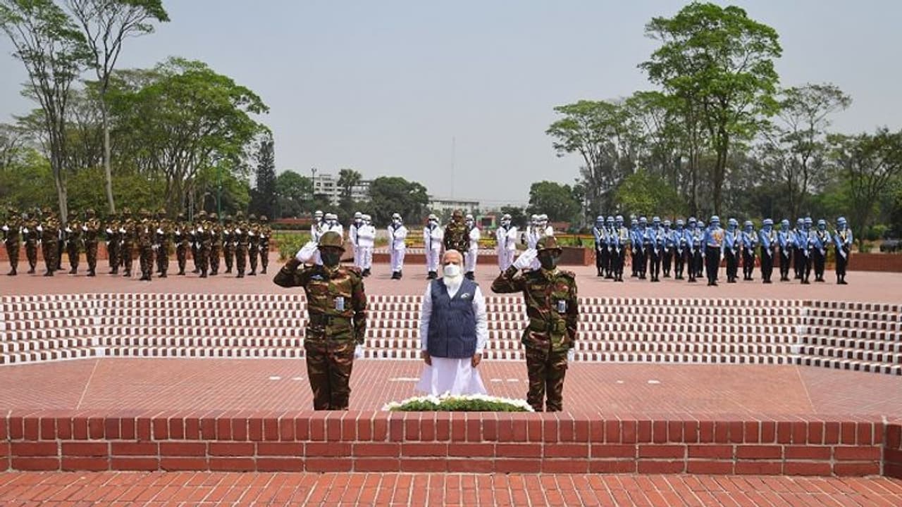 ಬಾಂಗ್ಲಾ ವಿಮೋಚನೆ ಪ್ರತಿಭಟನೆಯಲ್ಲಿ ಜೈಲು ಸೇರಿದ್ದೆ; ಮೊದಲ ಹೋರಾಟ ನೆನಪಿಸಿದ ಮೋದಿ! ಬಾಂಗ್ಲಾ ವಿಮೋಚನೆ ಪ್ರತಿಭಟನೆಯಲ್ಲಿ ಜೈಲು ಸೇರಿದ್ದೆ; ಮೊದಲ ಹೋರಾಟ ನೆನಪಿಸಿದ ಮೋದಿ!