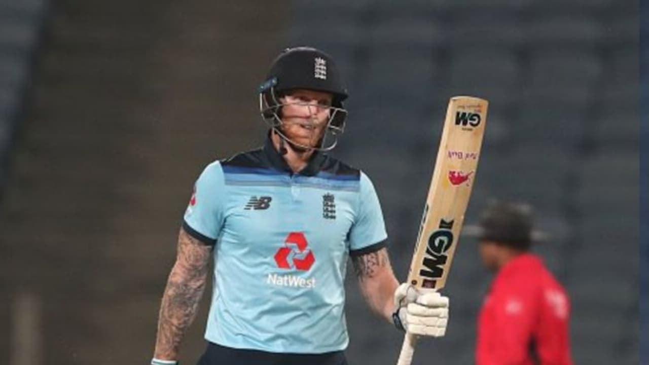 బాల్ కి ఉమ్ము రాసిన బెన్ స్టోక్స్.. అంపైర్ వార్నింగ్. బాల్ కి ఉమ్ము రాసిన బెన్ స్టోక్స్.. అంపైర్ వార్నింగ్.