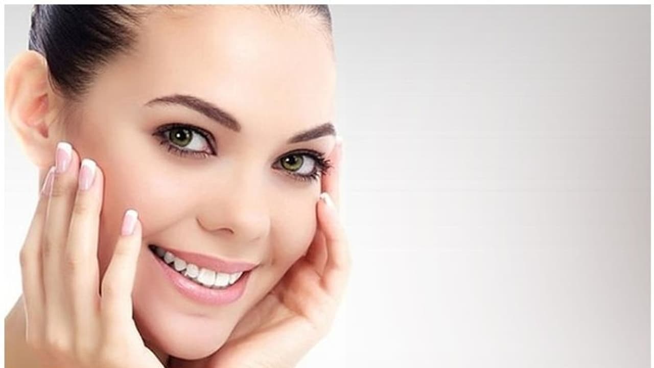 തിളക്കമുള്ള ചർമ്മം സ്വന്തമാക്കാം; ഇവ ഉപയോഗിച്ച് നോക്കൂ തിളക്കമുള്ള ചർമ്മം സ്വന്തമാക്കാം; ഇവ ഉപയോഗിച്ച് നോക്കൂ