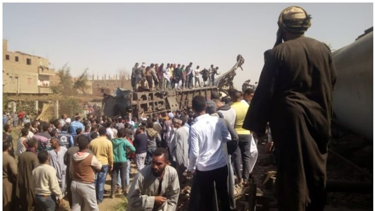 ഈജിപ്തില് ട്രെയിനുകള് കൂട്ടിയിടിച്ചു, 32 മരണം ഈജിപ്തില് ട്രെയിനുകള് കൂട്ടിയിടിച്ചു, 32 മരണം