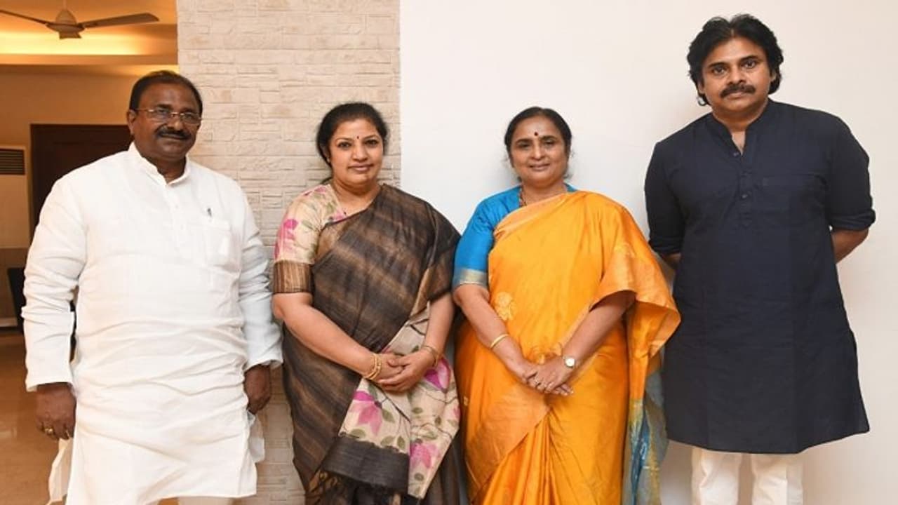 పవన్ కల్యాణ్ తో బిజెపి తిరుపతి అభ్యర్థి రత్నప్రభ పవన్ కల్యాణ్ తో బిజెపి తిరుపతి అభ్యర్థి రత్నప్రభ