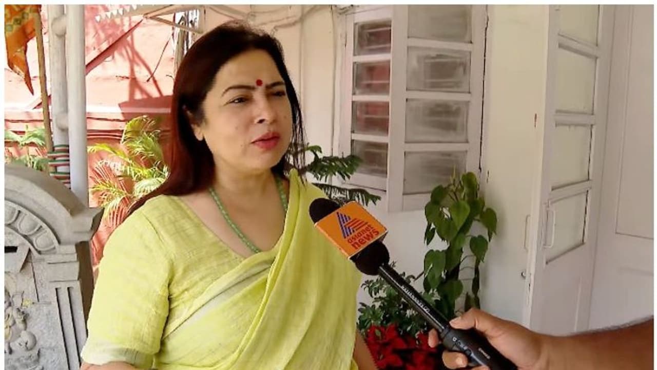 दिल्ली में डोर स्टेप डिलेवरी से केजरीवाल सरकार कालाबाजारी को देगी बढ़ावाः मीनाक्षी लेखी दिल्ली में डोर स्टेप डिलेवरी से केजरीवाल सरकार कालाबाजारी को देगी बढ़ावाः मीनाक्षी लेखी