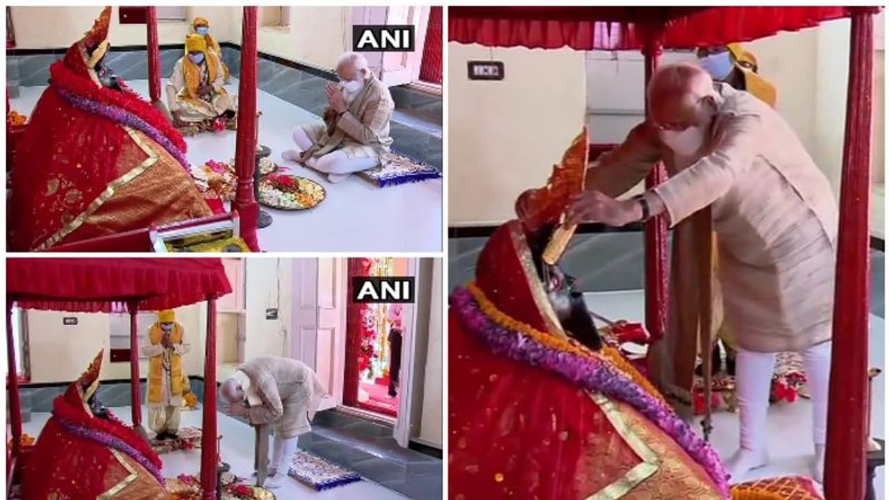 'മനുഷ്യകുലം കൊവിഡ് മുക്തമാകാൻ കാളിയോട് പ്രാർത്ഥിച്ചു': ജഷോരേശ്വരി ക്ഷേത്രം സന്ദര്ശിച്ച് മോദി 'മനുഷ്യകുലം കൊവിഡ് മുക്തമാകാൻ കാളിയോട് പ്രാർത്ഥിച്ചു': ജഷോരേശ്വരി ക്ഷേത്രം സന്ദര്ശിച്ച് മോദി