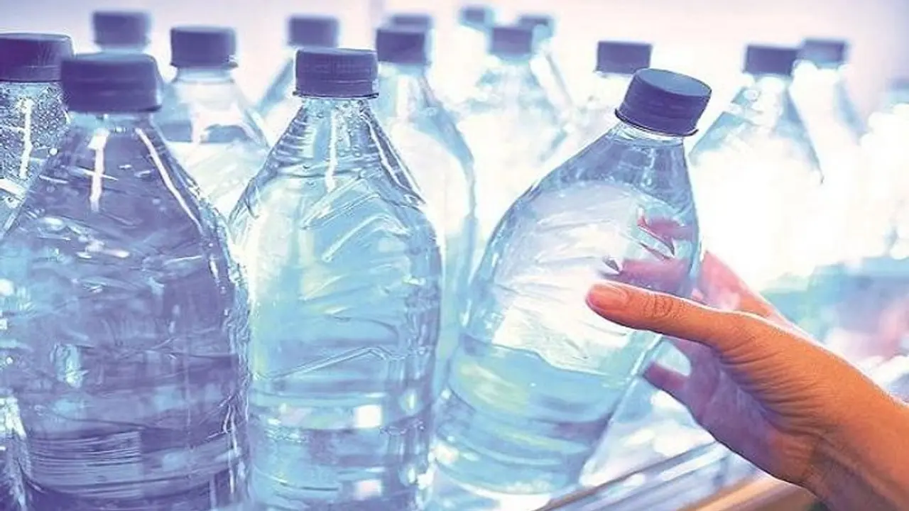 കുപ്പിവെള്ളത്തിന് എംആർപിയുടെ ഇരട്ടി ഈടാക്കിയ കഫേക്കെതിരെ വിധി; പരാതിക്കാരന് 7000 രൂപയും 9 ശതമാനം പലിശയും നൽകണം കുപ്പിവെള്ളത്തിന് എംആർപിയുടെ ഇരട്ടി ഈടാക്കിയ കഫേക്കെതിരെ വിധി; പരാതിക്കാരന് 7000 രൂപയും 9 ശതമാനം പലിശയും നൽകണം