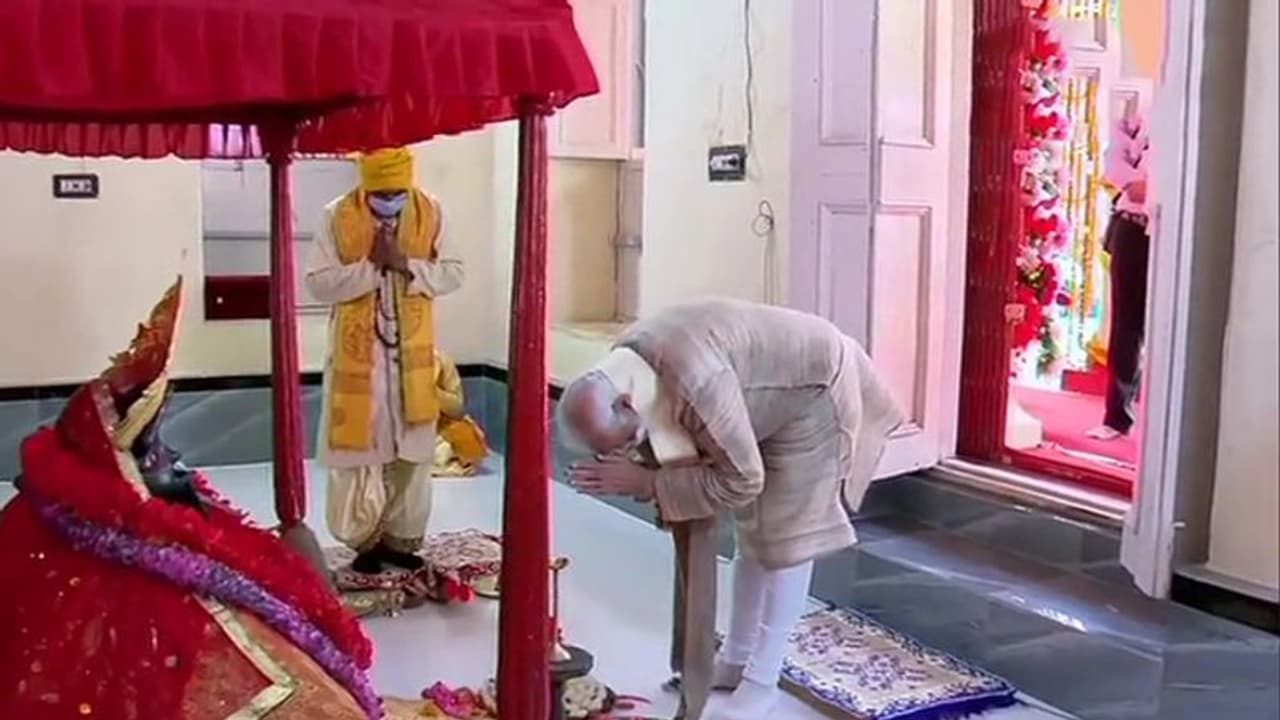 ಮೋದಿ ಬಾಂಗ್ಲಾ ಪ್ರವಾಸಕ್ಕೆ ಕೆರಳಿದ ಮಮತಾ; ಆಯೋಗಕ್ಕೆ ದೂರು ನೀಡಲು ಮುಂದಾದ ಸಿಎಂ! ಮೋದಿ ಬಾಂಗ್ಲಾ ಪ್ರವಾಸಕ್ಕೆ ಕೆರಳಿದ ಮಮತಾ; ಆಯೋಗಕ್ಕೆ ದೂರು ನೀಡಲು ಮುಂದಾದ ಸಿಎಂ!