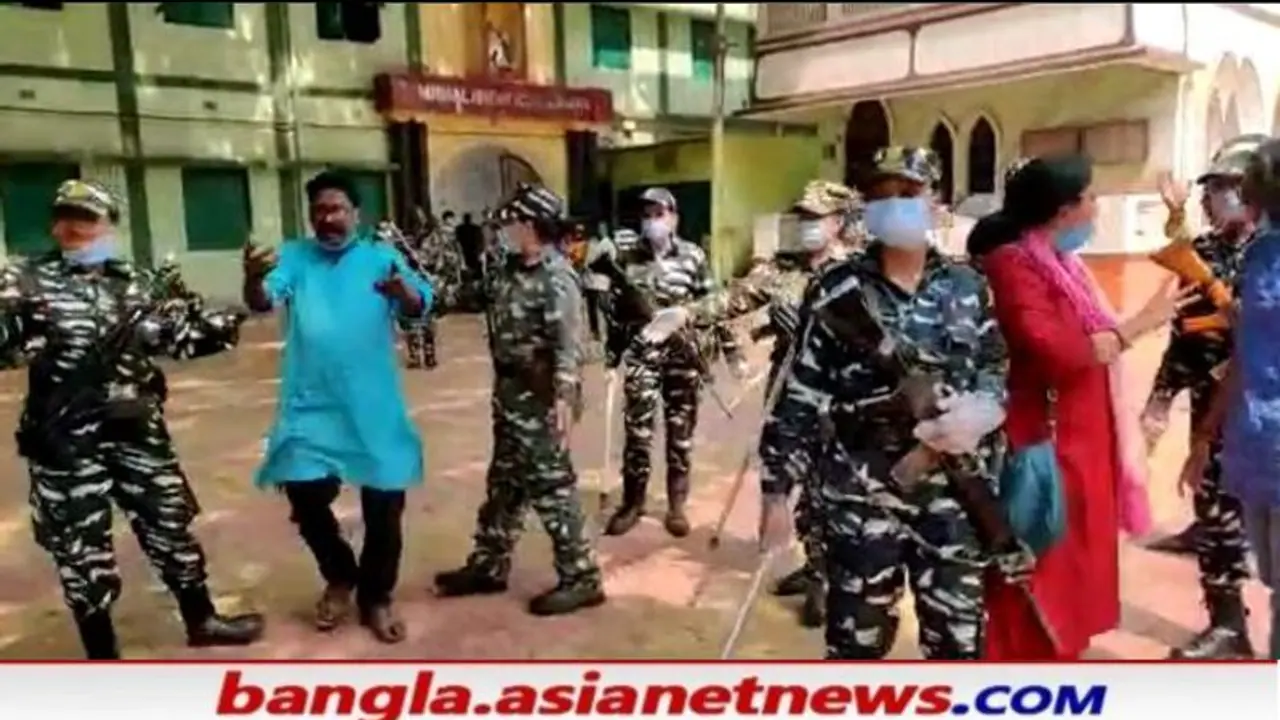 মেদিনীপুরে ভোটকেন্দ্রে বহিরাগত ইস্যুতে বিক্ষোভ তৃণমূলের, ঘটনাস্থলে কেন্দ্রীয় বাহিনী