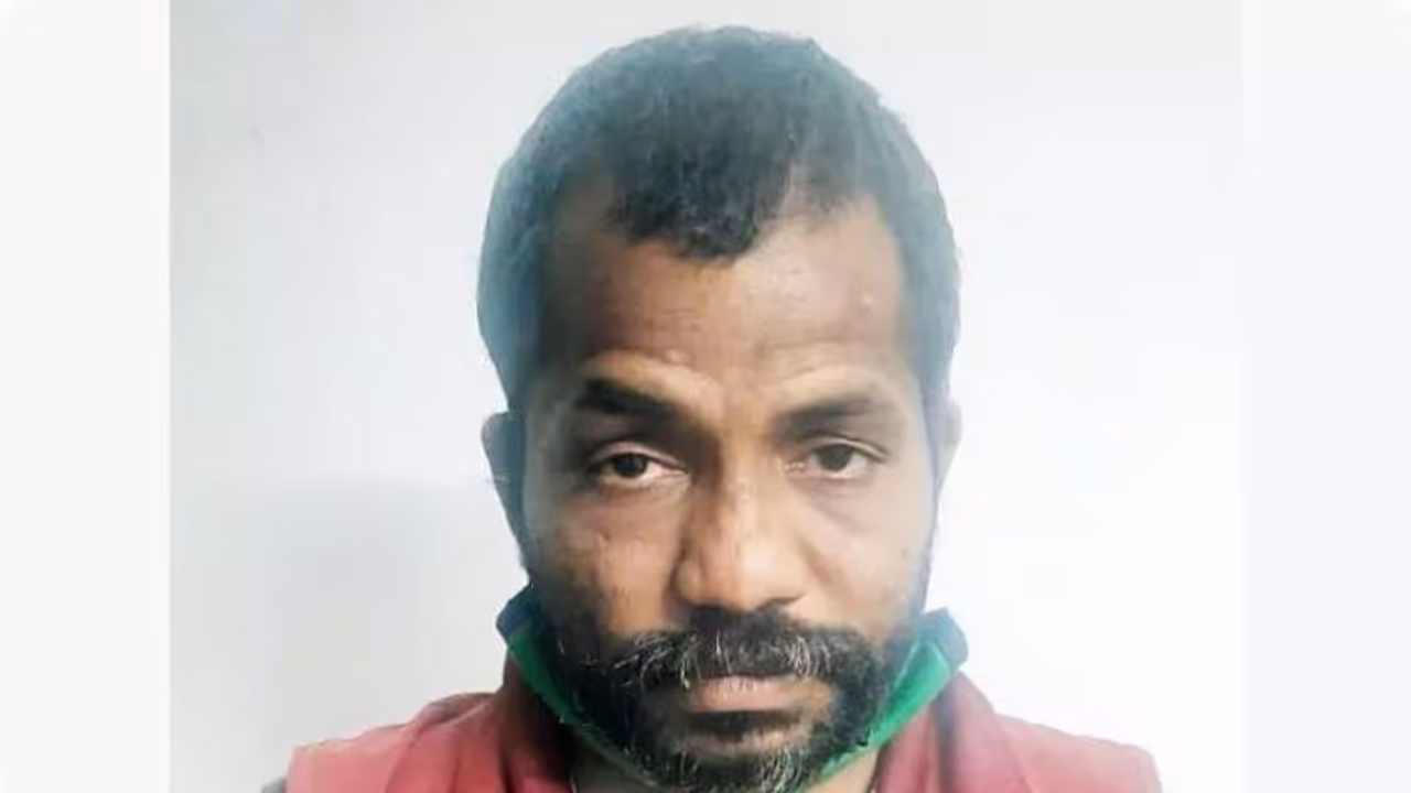 സ്കൂള് വിദ്യാര്ത്ഥിനിയെ ബസില്വെച്ച് ലൈംഗിക ചൂഷണം ചെയ്തു; പ്രതി പിടിയില് സ്കൂള് വിദ്യാര്ത്ഥിനിയെ ബസില്വെച്ച് ലൈംഗിക ചൂഷണം ചെയ്തു; പ്രതി പിടിയില്