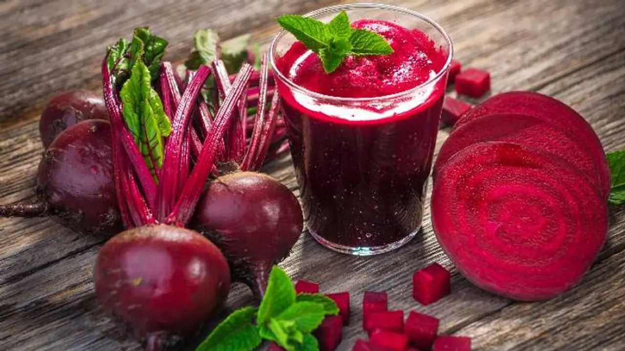 കണ്ണിന് ചുറ്റുമുള്ള കറുപ്പകറ്റാനും ചര്‍മ്മം തിളങ്ങാനും ബീറ്റ്റൂട്ട് ഇങ്ങനെ ഉപയോഗിക്കാം...