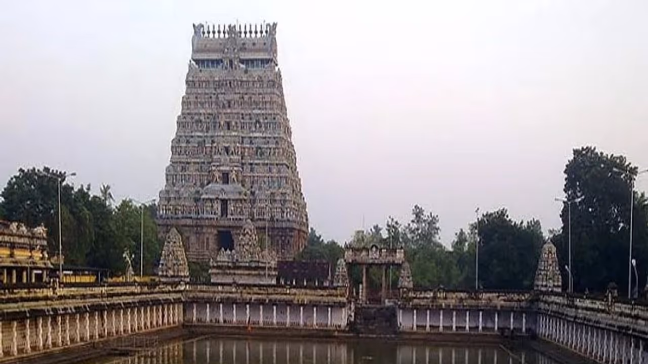 తిరుపతి: గోవిందరాజస్వామి ఆలయంలోకి చోరీకి యత్నం.. రాత్రంతా లోపలే నక్కిన దొంగ తిరుపతి: గోవిందరాజస్వామి ఆలయంలోకి చోరీకి యత్నం.. రాత్రంతా లోపలే నక్కిన దొంగ