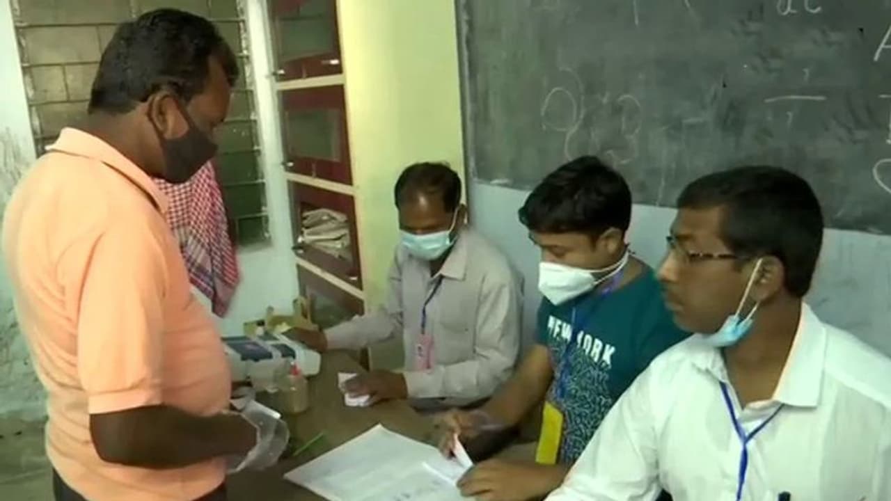 ಪಶ್ಚಿಮ ಬಂಗಾಳದಲ್ಲಿ ಶೇ.79.79, ಅಸ್ಸಾಂನಲ್ಲಿ ಶೇ.72 ರಷ್ಟು ಮತದಾನ; ಹೇಗೆ ಸಾಧ್ಯ ಎಂದ ದೀದಿ!