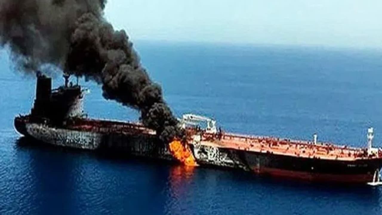गुजरात जा रहे इजराइली जहाज पर मिसाइल से किया गया हमला, खराब हुआ इंजन फिर पहुंचा मुंद्रा पोर्ट गुजरात जा रहे इजराइली जहाज पर मिसाइल से किया गया हमला, खराब हुआ इंजन फिर पहुंचा मुंद्रा पोर्ट