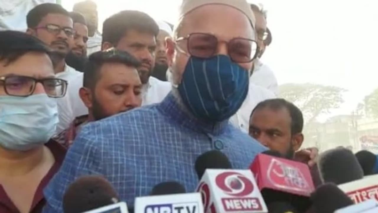 মোদী মমতাকে আক্রমণ করেও প্রার্থী নিয়ে জল্পনা জিয়ে রাখলেন ওয়াইসি, অপেক্ষা করার কথা বললেন তিনি মোদী মমতাকে আক্রমণ করেও প্রার্থী নিয়ে জল্পনা জিয়ে রাখলেন ওয়াইসি, অপেক্ষা করার কথা বললেন তিনি