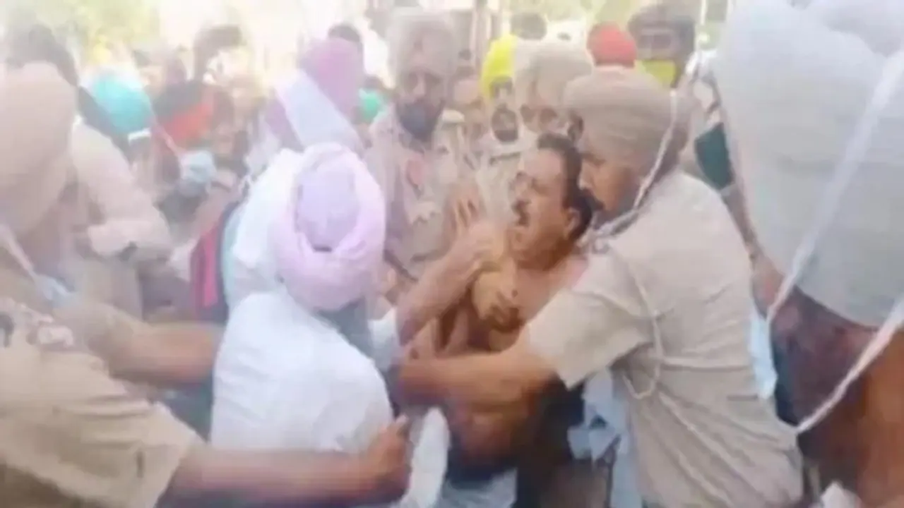 पंजाब में किसानों ने बीजेपी विधायक का किया घेराव, कपड़े फाड़े और पोती कालिख भी पंजाब में किसानों ने बीजेपी विधायक का किया घेराव, कपड़े फाड़े और पोती कालिख भी