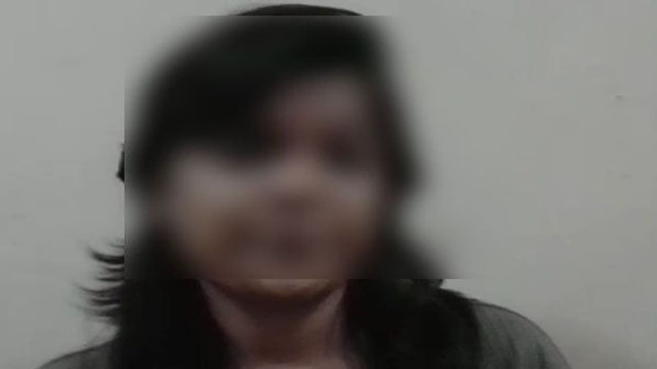 ಸಿಡಿ ಲೇಡಿಯ ಮತ್ತೊಂದು ವಿಡಿಯೋ ರಿಲೀಸ್: ಸ್ಫೋಟಕ ಮಾಹಿತಿ ಬಿಚ್ಚಿಟ್ಟ ಯುವತಿ! ಸಿಡಿ ಲೇಡಿಯ ಮತ್ತೊಂದು ವಿಡಿಯೋ ರಿಲೀಸ್: ಸ್ಫೋಟಕ ಮಾಹಿತಿ ಬಿಚ್ಚಿಟ್ಟ ಯುವತಿ!