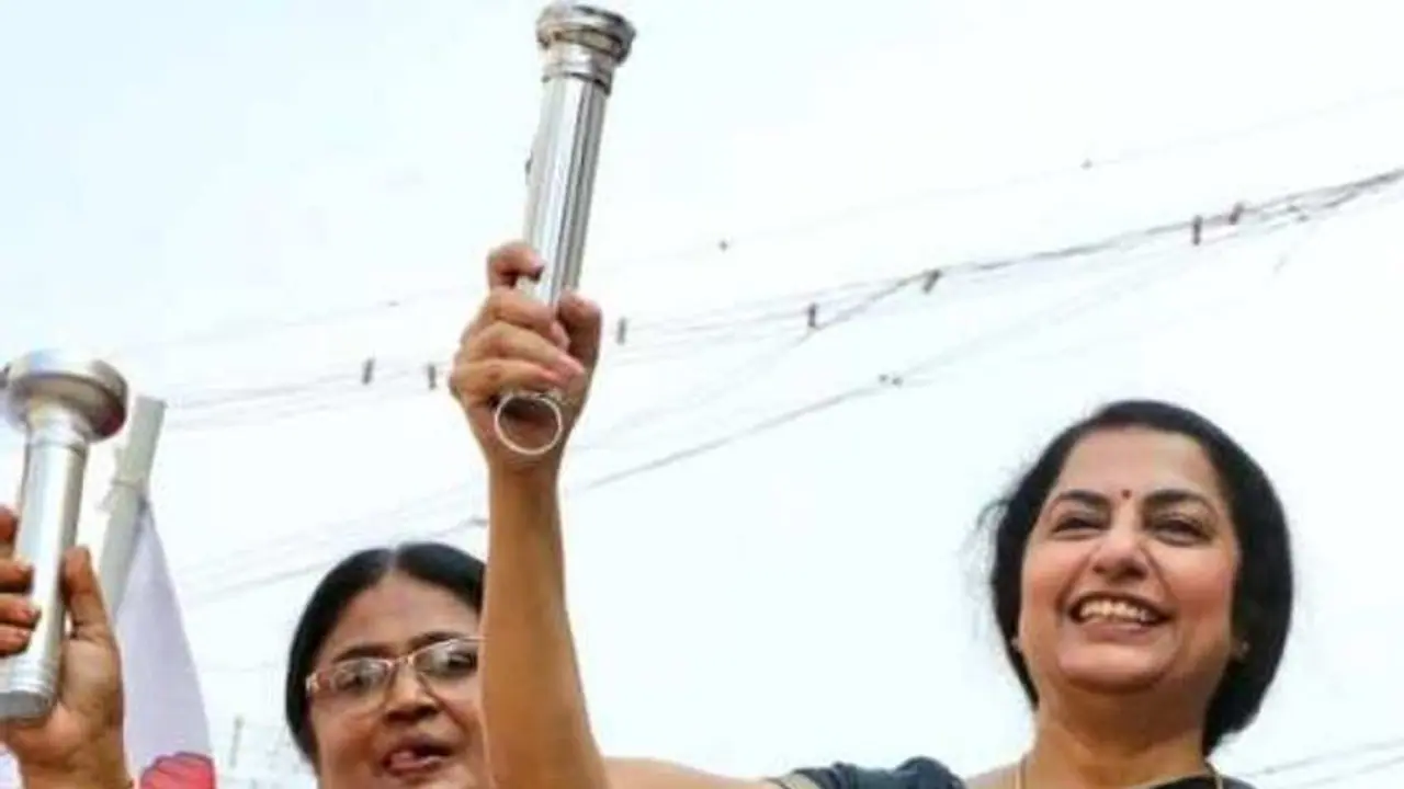 சித்தப்பா கமலுக்காக தெருத்தெருவாக பிரச்சாரம் செய்யும் நடிகை சுஹாசினி! சித்தப்பா கமலுக்காக தெருத்தெருவாக பிரச்சாரம் செய்யும் நடிகை சுஹாசினி!