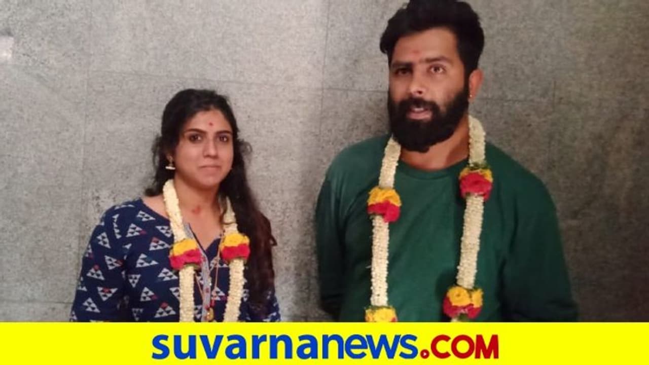 ಪೊಲೀಸ್ ಠಾಣೆ ಮೆಟ್ಟಿಲೇರಿದ ಚೈತ್ರಾ ಕೊಟೂರು, ಬಲವಂತದ ಮದುವೆ: ಹುಡುಗ ಆರೋಪ ಪೊಲೀಸ್ ಠಾಣೆ ಮೆಟ್ಟಿಲೇರಿದ ಚೈತ್ರಾ ಕೊಟೂರು, ಬಲವಂತದ ಮದುವೆ: ಹುಡುಗ ಆರೋಪ