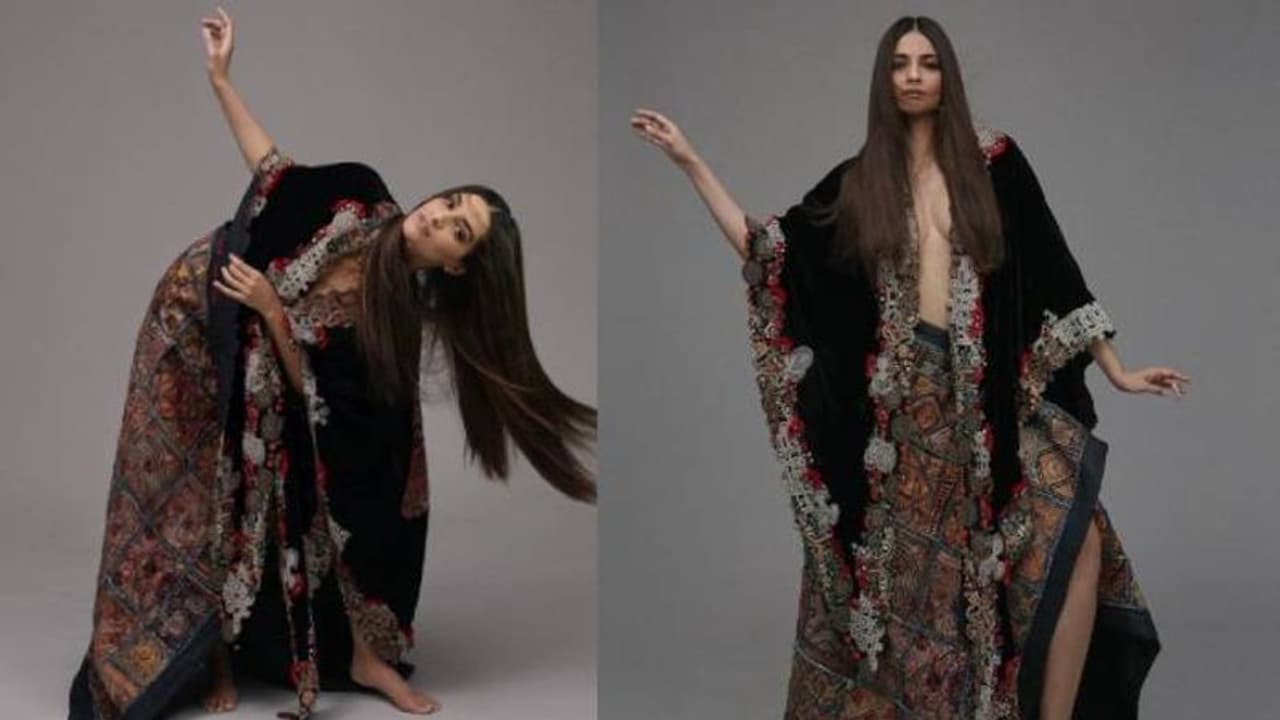 വീണ്ടും ഫാഷന് സ്റ്റേറ്റ്മെന്റുമായി സോനം കപൂര്; വൈറലായി ചിത്രങ്ങള് വീണ്ടും ഫാഷന് സ്റ്റേറ്റ്മെന്റുമായി സോനം കപൂര്; വൈറലായി ചിത്രങ്ങള്