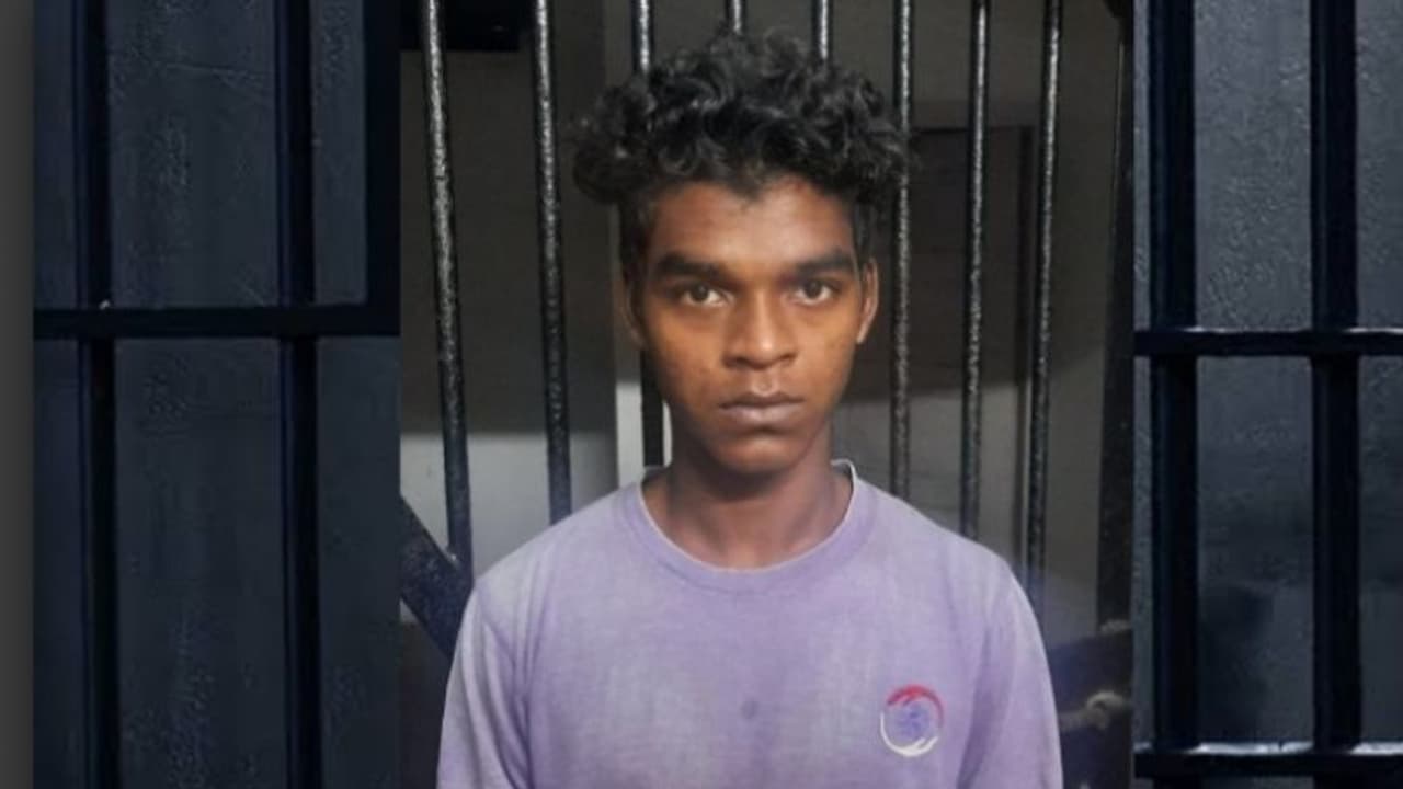 പ്രായപൂര്ത്തിയാകാത്ത പെണ്കുട്ടിയെ പ്രണയം നടിച്ച് കടത്തിക്കൊണ്ടുപോയ 21കാരന് അറസ്റ്റില് പ്രായപൂര്ത്തിയാകാത്ത പെണ്കുട്ടിയെ പ്രണയം നടിച്ച് കടത്തിക്കൊണ്ടുപോയ 21കാരന് അറസ്റ്റില്