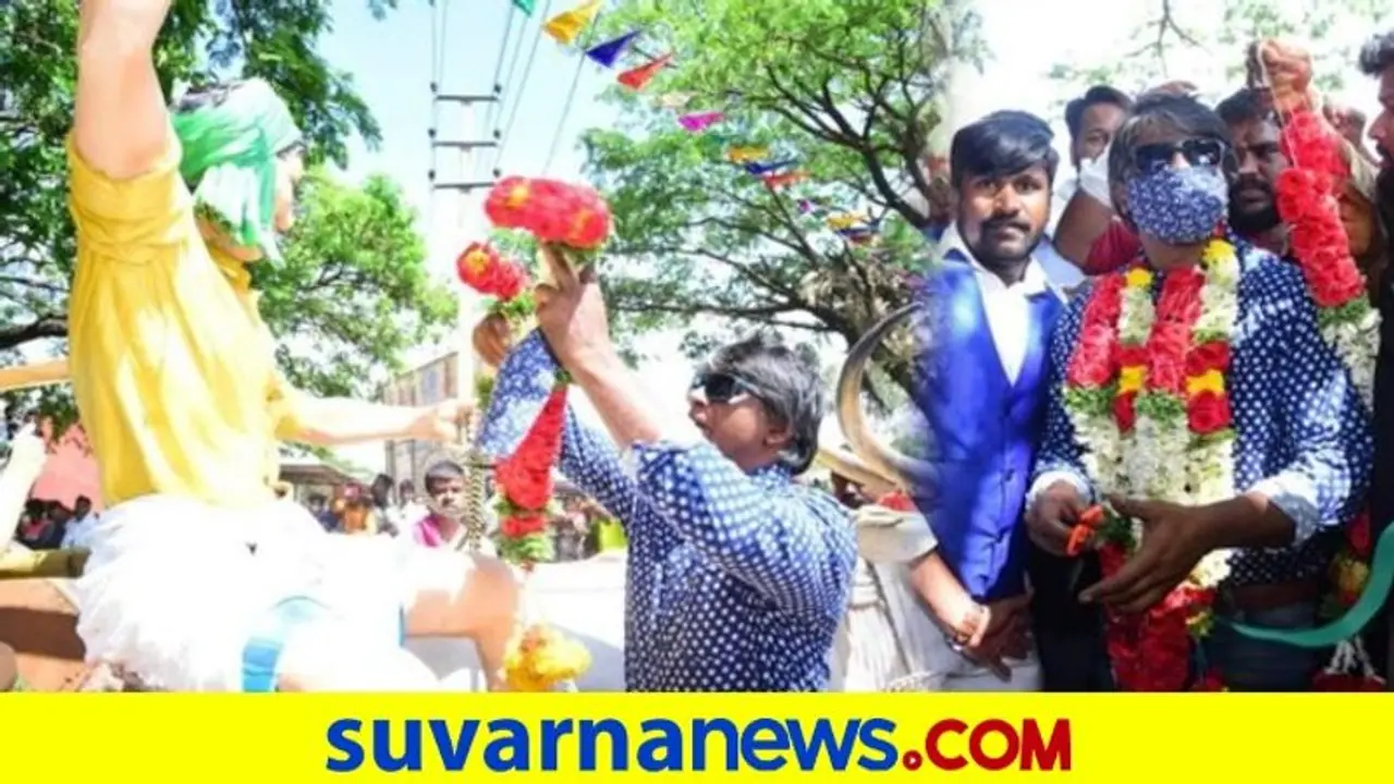 'ಬಂಗಾರದ ಮನುಷ್ಯ' ಉದ್ಯಾನ ಉದ್ಘಾಟಿಸಿದ ದುನಿಯಾ ವಿಜಯ್; ಅಣ್ಣಾವ್ರ ಪುತ್ಥಳಿ ಹೇಗಿದೆ ನೋಡಿ 'ಬಂಗಾರದ ಮನುಷ್ಯ' ಉದ್ಯಾನ ಉದ್ಘಾಟಿಸಿದ ದುನಿಯಾ ವಿಜಯ್; ಅಣ್ಣಾವ್ರ ಪುತ್ಥಳಿ ಹೇಗಿದೆ ನೋಡಿ