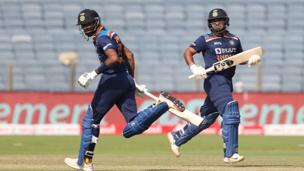 சீனியர்ஸ் அவுட்டாகிட்ட என்ன? நாங்க இருக்கோம்டானு அடி வெளுத்துவாங்கிய ரிஷப் பண்ட், ஹர்திக் பாண்டியா