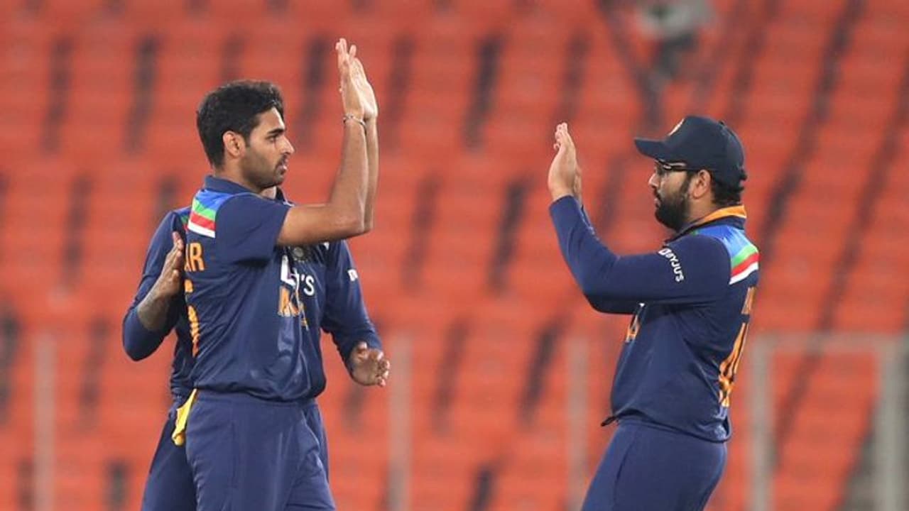 முதல் ஓவரிலேயே விக்கெட் வீழ்த்திய புவனேஷ்வர் குமார்..! ஸ்டோக்ஸை வீழ்த்தி பிரேக் கொடுத்த நடராஜன் முதல் ஓவரிலேயே விக்கெட் வீழ்த்திய புவனேஷ்வர் குமார்..! ஸ்டோக்ஸை வீழ்த்தி பிரேக் கொடுத்த நடராஜன்