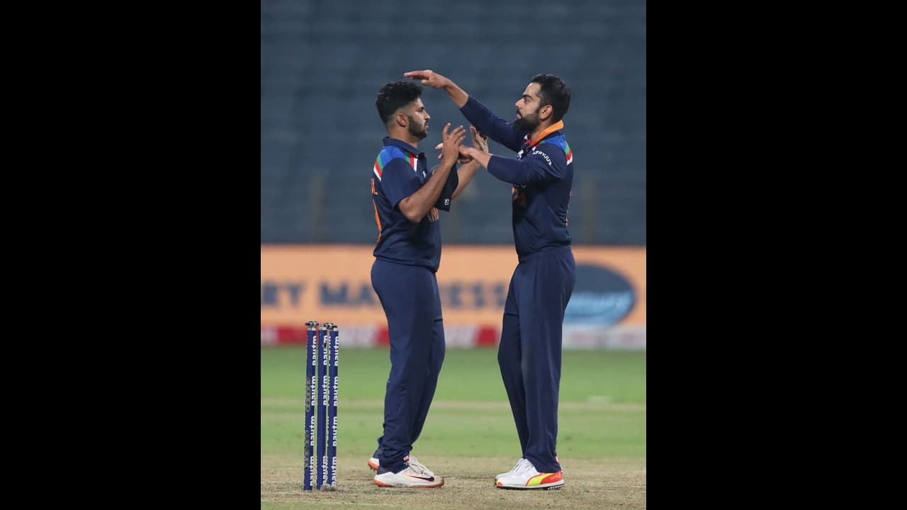 T20 world Cup: इंडियन टीम में शामिल हुए ये ऑलराउंडर, रिजर्व प्लेयर की लिस्ट में पहुंचे अक्षर पटेल T20 world Cup: इंडियन टीम में शामिल हुए ये ऑलराउंडर, रिजर्व प्लेयर की लिस्ट में पहुंचे अक्षर पटेल