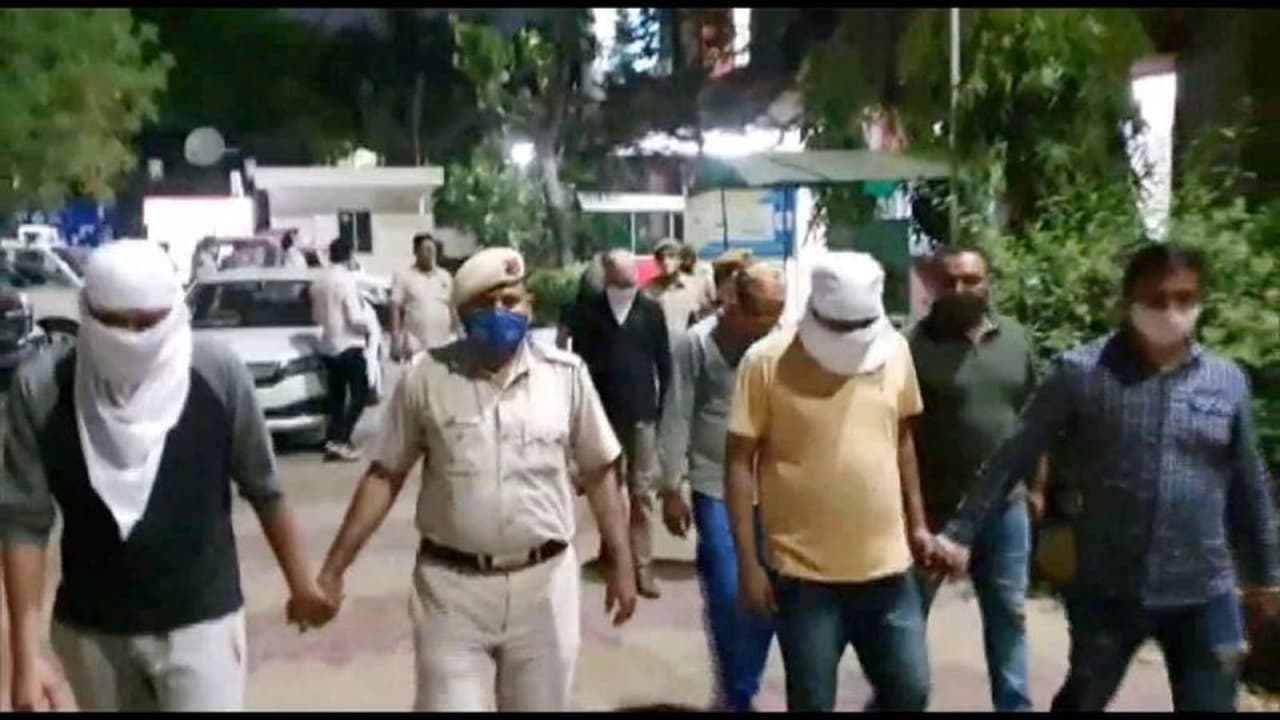 സിനിമ പ്രചോദനം; ഡോക്ടറുടെ വീട്ടിൽ കൊള്ള നടത്തിയ സംഘം അറസ്റ്റിൽ സിനിമ പ്രചോദനം; ഡോക്ടറുടെ വീട്ടിൽ കൊള്ള നടത്തിയ സംഘം അറസ്റ്റിൽ