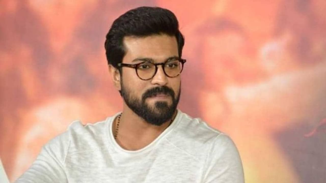 సీఎంగా రామ్చరణ్.. చిరు కోరికని ఇలా తీరుస్తాడేమో? సీఎంగా రామ్చరణ్.. చిరు కోరికని ఇలా తీరుస్తాడేమో?