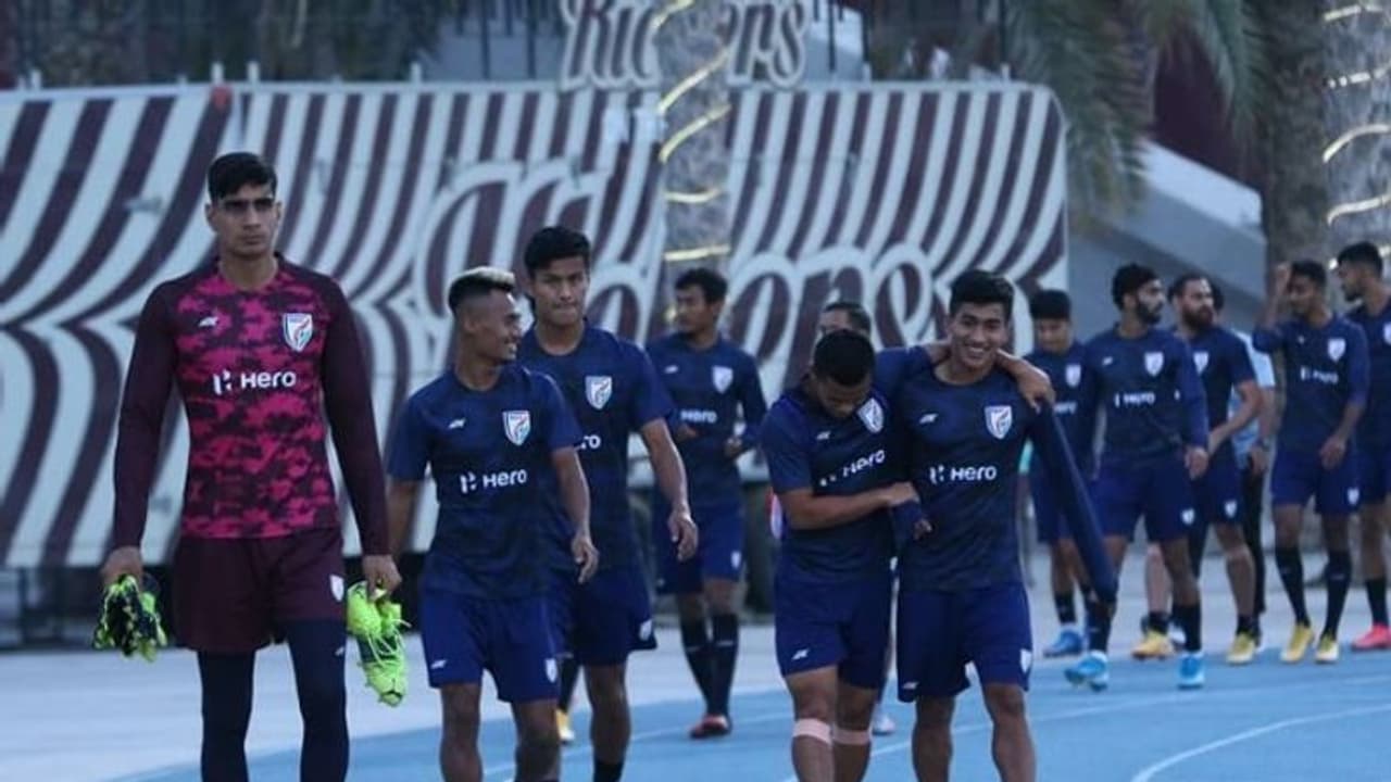 മണല്പ്പരപ്പില് അത്ഭുതം തുടരാന് നീലപ്പട; ഇന്ന് യുഎഇയ്ക്കെതിരെ, ടീമില് സര്പ്രൈസ് തുടരും മണല്പ്പരപ്പില് അത്ഭുതം തുടരാന് നീലപ്പട; ഇന്ന് യുഎഇയ്ക്കെതിരെ, ടീമില് സര്പ്രൈസ് തുടരും