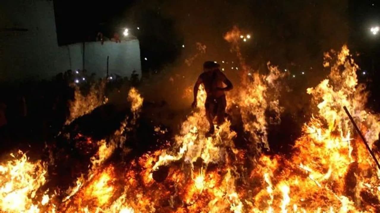 మంటల్లో పూరిగుడిసె... వృద్ధ దంపతుల సజీవ దహనం మంటల్లో పూరిగుడిసె... వృద్ధ దంపతుల సజీవ దహనం