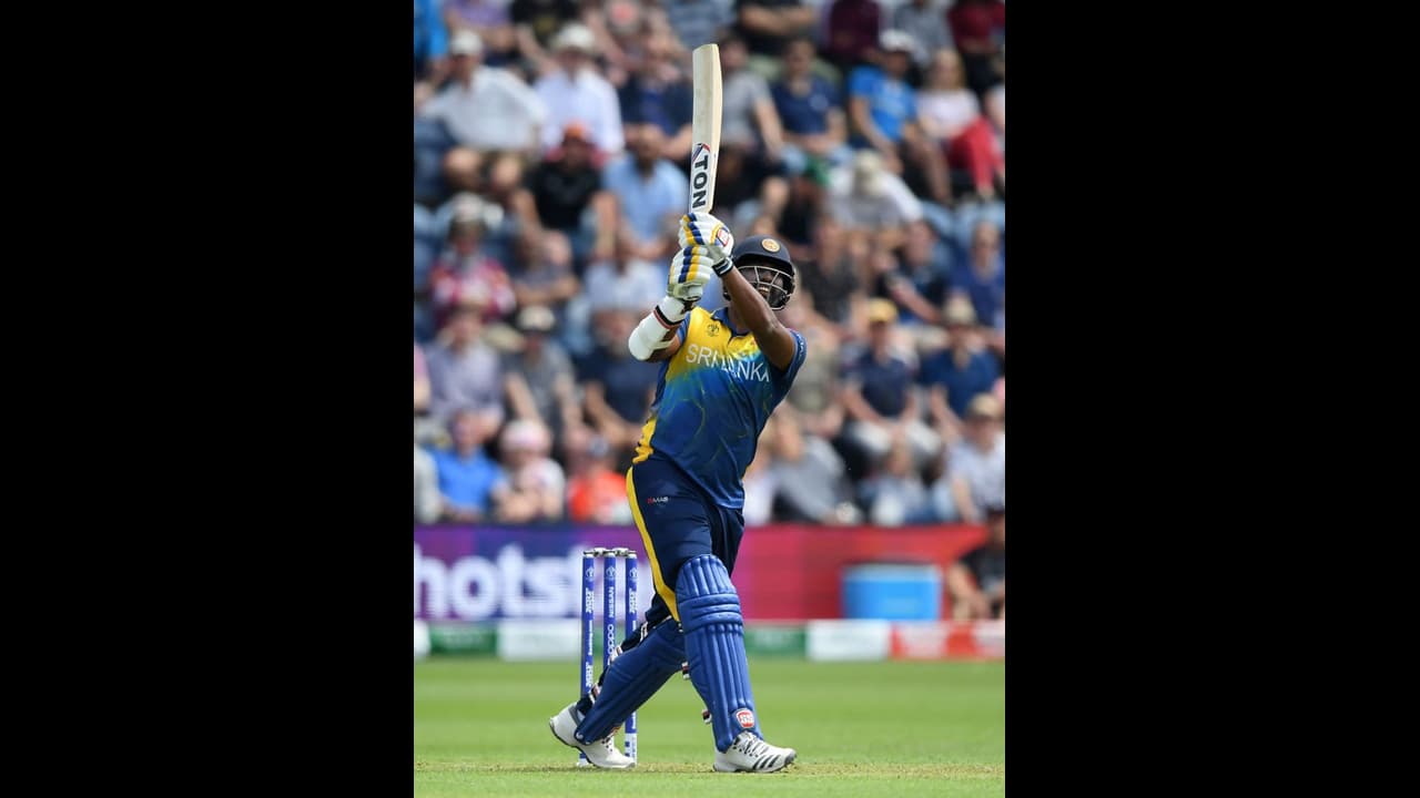 ಒಂದೇ ಓವರ್ನಲ್ಲಿ 6 ಸಿಕ್ಸರ್ ಚಚ್ಚಿದ ತಿಸಾರ ಪೆರೆರಾ..! ವಿಡಿಯೋ ವೈರಲ್ ಒಂದೇ ಓವರ್ನಲ್ಲಿ 6 ಸಿಕ್ಸರ್ ಚಚ್ಚಿದ ತಿಸಾರ ಪೆರೆರಾ..! ವಿಡಿಯೋ ವೈರಲ್