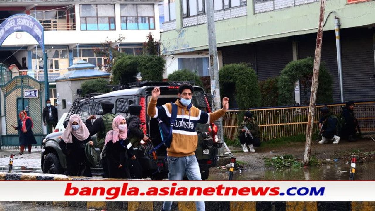 পুরসভার মিটিং চলাকালীনই জঙ্গি হামলা হত এক কাউন্সিলর ও পুলিশ, আহত আরও এক পুরসভার মিটিং চলাকালীনই জঙ্গি হামলা হত এক কাউন্সিলর ও পুলিশ, আহত আরও এক