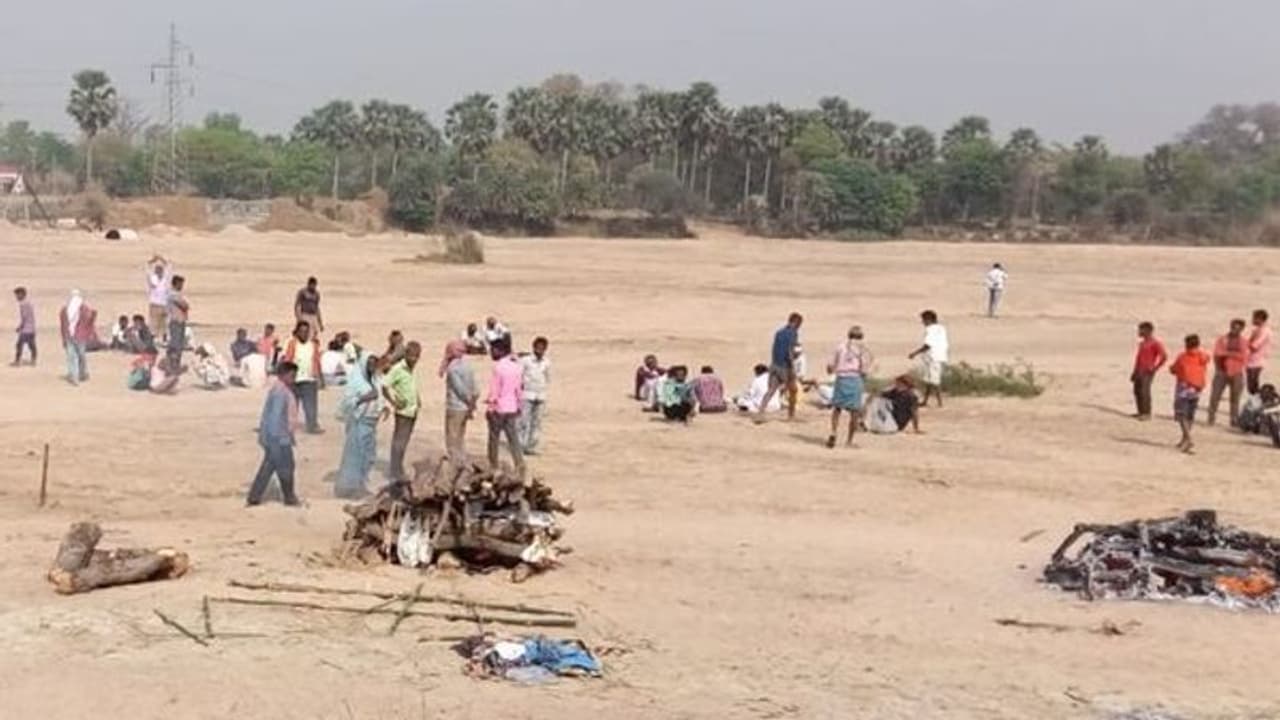 होलिका दहन में जल मरे 3 बच्चे, आग की लपट के आगे नहीं सुनाई दी आवाज होलिका दहन में जल मरे 3 बच्चे, आग की लपट के आगे नहीं सुनाई दी आवाज